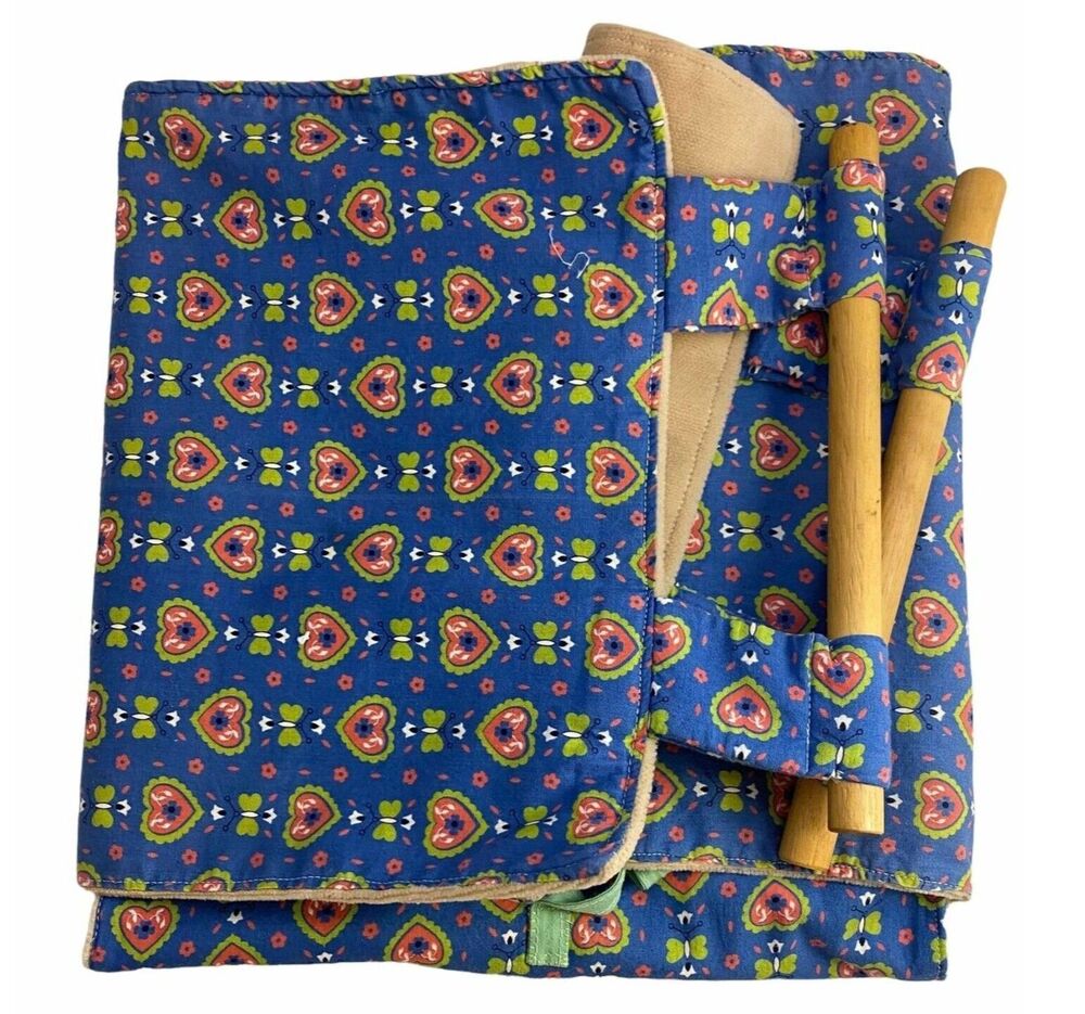 #4513 VTG Casserole carrier with wood handles 12x12 blue floral print fabric